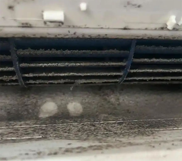 且末空调吹的风有股烧焦味是怎么回事